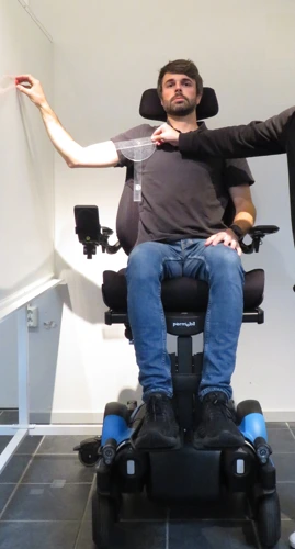 Measurements of the shoulder angle during a reach task on different levels of power seat elevation, performed by Permobil test engineers.